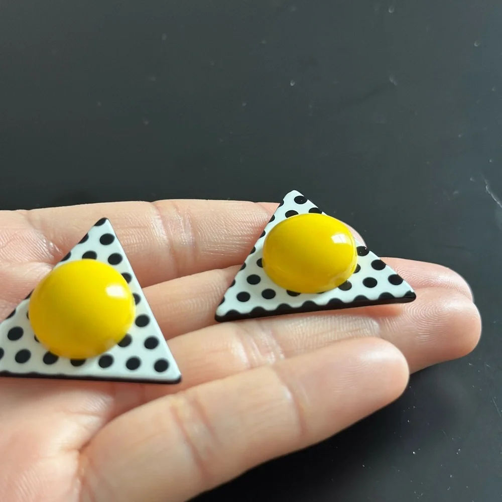 Vtg 1980s Funky Yellow Polka dot Triangle Stud Earrings - Picture 3 of 7